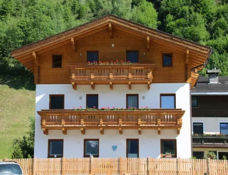 Chalet in Neukirchen Near Wildkogel Arena Отели в г. Гемайнде Нойкирхен ам Гросвенедигер