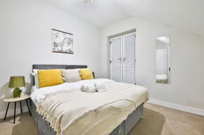 Whitchurch Place - Stunning 2 Bed Flat in Cardiff 카디프 메트로폴리탄 대학 주변 호텔