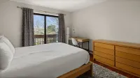 41 Summit Condo Near Mountain Shuttle by RedAwning Hotels in Warren