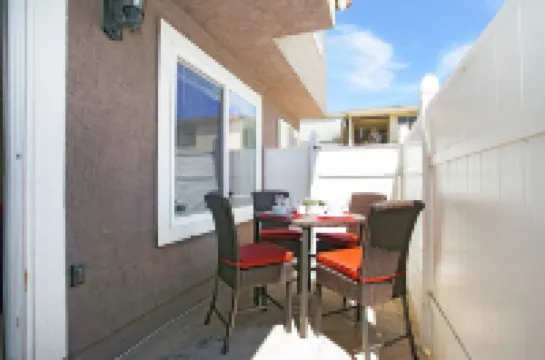 Multi-level 2br-fast Wifi-free Parking -cm-1