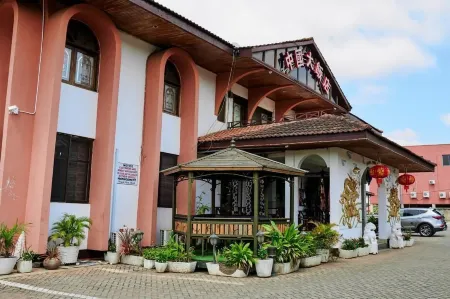 Royal Park Hotel Отели рядом с достопримечательностью «Парк Ратрей»