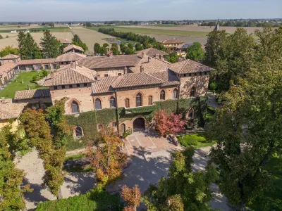 Il castello di San Gaudenzio Hotel in zona Monumento ai Caduti - Cecima (pv)