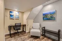 Private Garden Suite with Cozy Fireplace - Charming Colorado-Themed Oasis Hotels in Broomfield