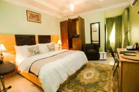 The Bond Apartment Hotel a 