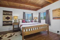 Taos Pine Home - A/C - HotTub - Entire House - Private Courtyard Hotels in Taos