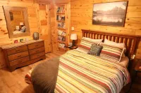 Cozy Log Cabin Hotels near Colby Davis Park N’ Play