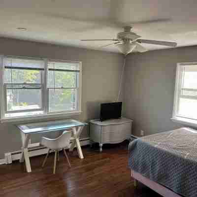 3-bedroom Candlewood Lakeside house Rooms