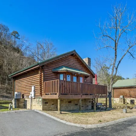 Spring Break Dates Open~Book 2025 Early~Smoky Mtn~Cozy Cabin close to everything