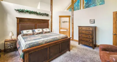 The Lodge at Spruce Hill - Mountain views, hot tub, just south of Breckenridge!