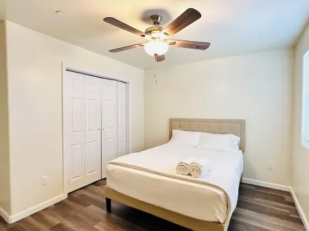 Downtown Hanford Getaway - New 4 bed, 3 Bedroom, 2.5 Bath