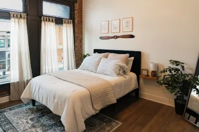 Charming Apartment Downtown Troy Hotels near Andy's Garden