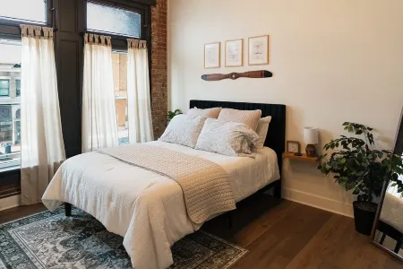 Charming Apartment Downtown Troy