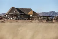 Desert Homestead Lodge l Ondili - Parking