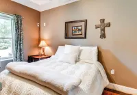 Charming 2-bedroom cabin with WiFi, AC in brilliant Statesville Hotel a Iredell County