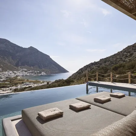 Apsila Pool Suites