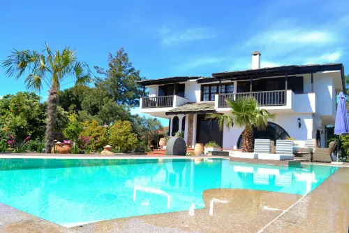 Byblos Luxury Villa - بيت ضيافة