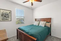 Charming 2-bedroom house in lovely Oro Valley with fitness room, WiFi 크로스로드 앳 실버벨 디스트릿 파크 - 도크 공원 주변 호텔