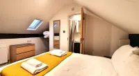 Modern 6 Bedroom 4 Bath House w Parking - ห้องครัว