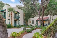 Village Inn and Pub Hotels in Saint Simons Island