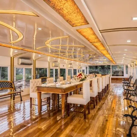 Premium Houseboat