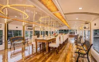 Premium Houseboat