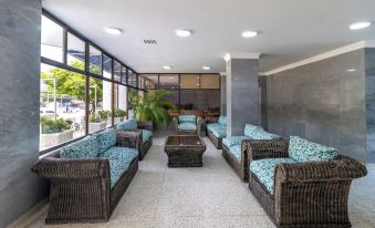 Hotel Axis Inn By GEH Suites