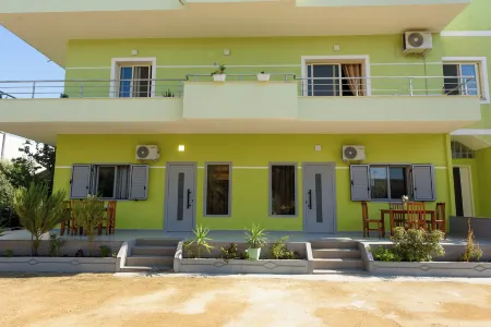 Vila 42 Отели рядом с достопримечательностью «Vlora Old Town»