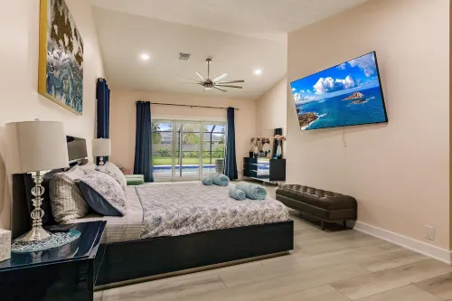 Beautiful 4-bedroom House in Charming Location - Heated Pool - Near Beach