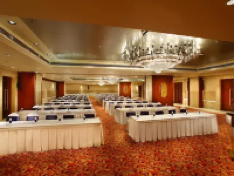 Mahagun Sarovar Portico Suites Hotels in Ghaziabad