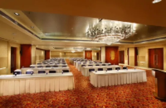 Mahagun Sarovar Portico Suites