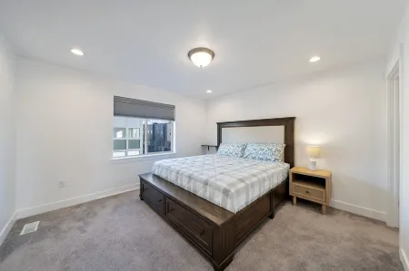 Modern Townhome By Trax Station, Close to Ski & Downtown, EV Charger & Flex Room Отели в г. Милкрик