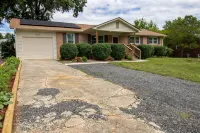 Spacious Family Paradise with Arcade Fun & Firepit