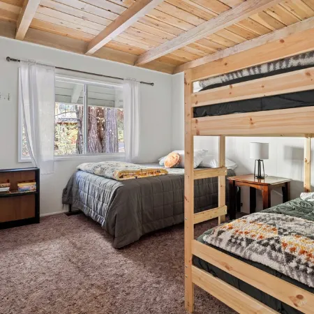 Owl's Nest - Walking Distance to Lake, Hot Tub, Pet Friendly w/ New AC