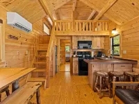 Barnwell Mountain Cabins #2: Cabin/Tiny Home w/ loft in Gilmer across from BMRA Hotels in Upshur County