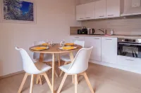 Charmant F2 Dans Chalet Avec une Terrasse vue lac