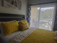 Welcoming apartment overlooking Soufriere town.  호텔