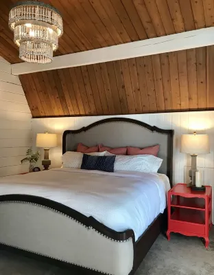 Designers lake view vacation experience between Seattle WA + Portland OR Hotel a Lewis County