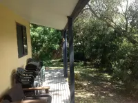 Cosy Beachside Cottage Hotels near Fishermans Jetty Reserve