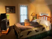 Fly Fishing River Chalet, Fly Shop, Guides, Schools, & Kayaks! Hotels near Glen Park