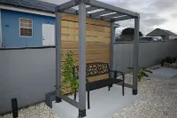 Feels Like Home 1 Bed Retreat Conveniently Located to Many Places of Interest. Hotels in Jackmans