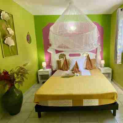 Seaside Cottage-Loc. from 090426 to 140526- Loc Mat.  Beach Rooms