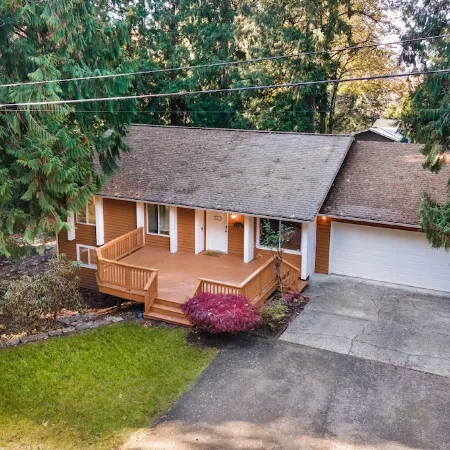 Sammamish Modern Family & Pet Friendly Home