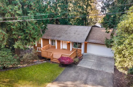 Sammamish Modern Family & Pet Friendly Home