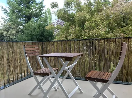 Apartment in residence quiet area near the center fully equipped.