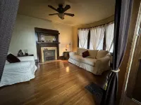 Cozy 2 bedroom home in North Corktown with a yoga zen space