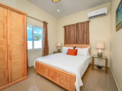 Directly on the Beach - Beachfront - Facing beach swimming pool - 5 bdrm Hotels in Pos Chiquito