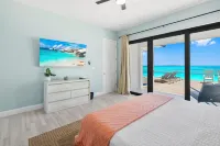 "New" 5 bedroom Exuma Beach Front Estate w/ Pool & No Neighbors on either side! - Kolam Renang