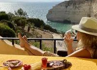 Charmy apartment in front of the centeanes beach in Carvoeiro - 3-Star
