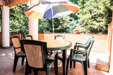 Apartment close to the lake and beach Отели в г. Neptun