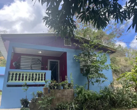 Peaceful, fully renovated home that is solar powered! Hotels in Calvache